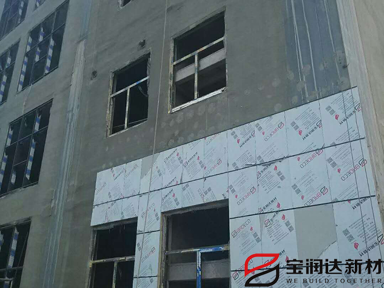 寶潤達巖棉防火外墻保溫裝飾一體板安裝現(xiàn)場